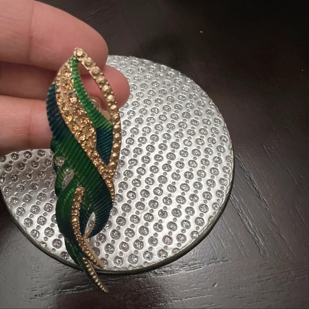 Sparkling vintage ring
